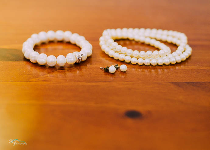 Strings of pearls as wedidng jewellery