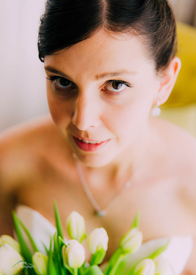 Bride getting ready in the bridal suite at Lake House, Daylesfor