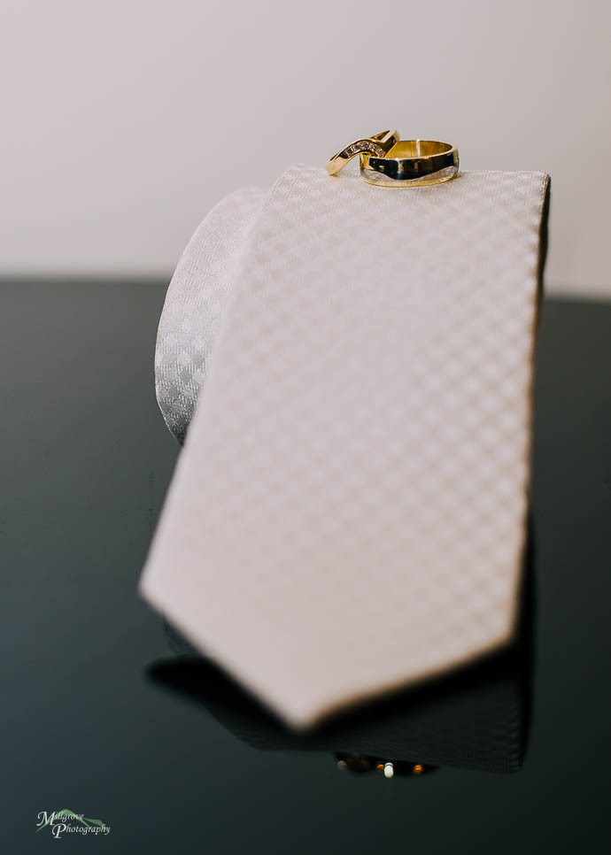 Groom’s tie with rings balance on it