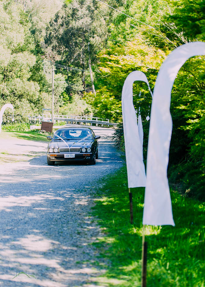 Car driving up the driveway at Warburton Golf Club
